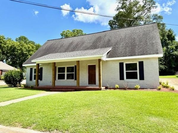 206 E Main St, Louisville, MS 39339