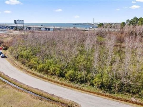 E HOWZE BEACH Road, Slidell, LA 70461