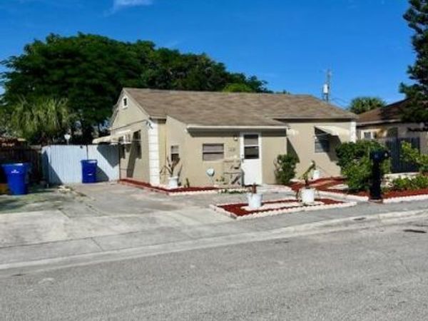 538 W 3rd Street, Riviera Beach, FL 33404