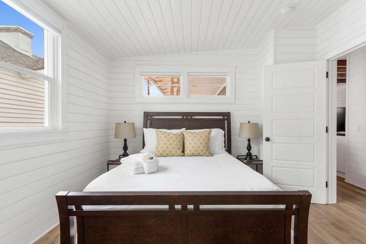 8 Dewey Street Photo 10