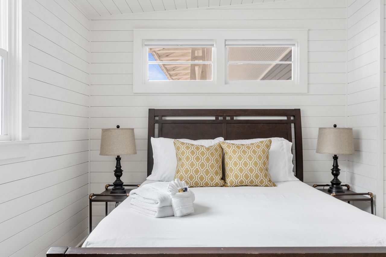 8 Dewey Street Photo 11