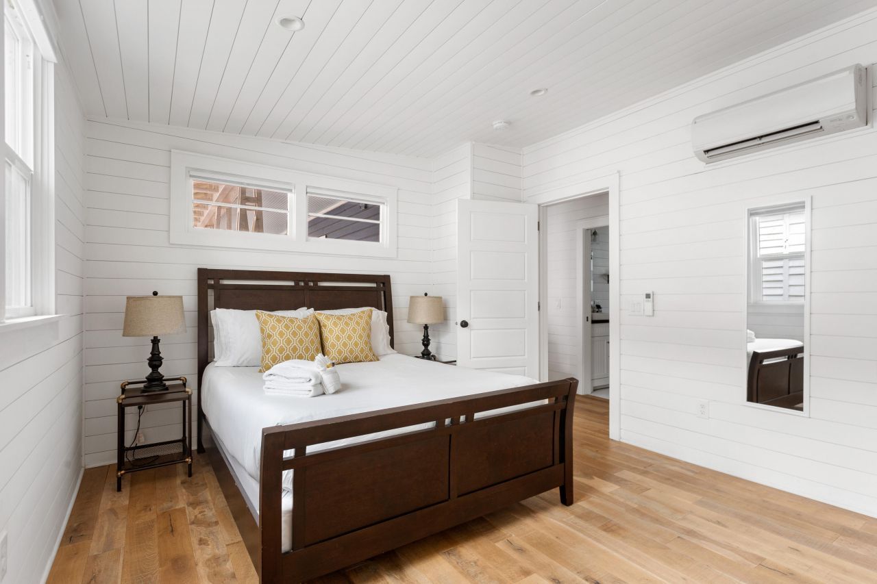 8 Dewey Street Photo 12