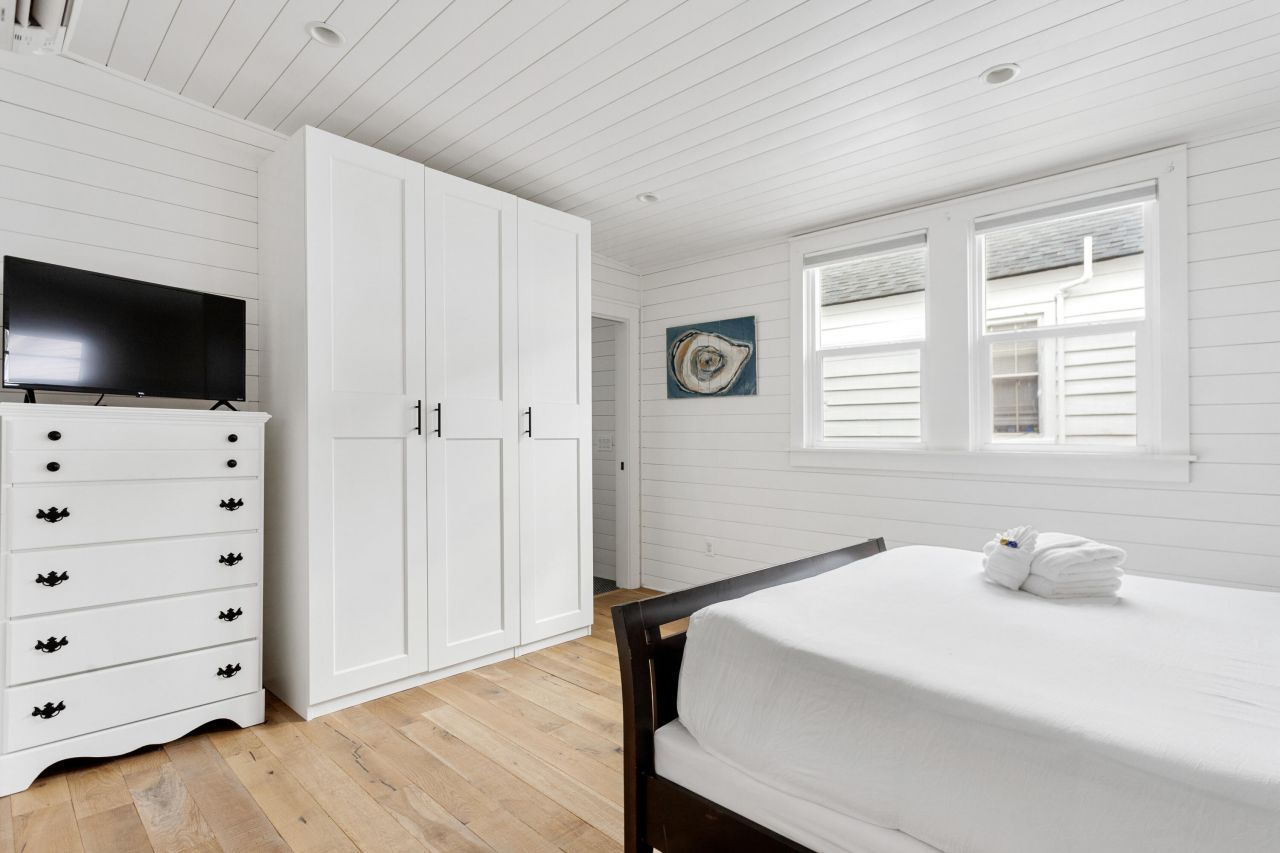 8 Dewey Street Photo 13