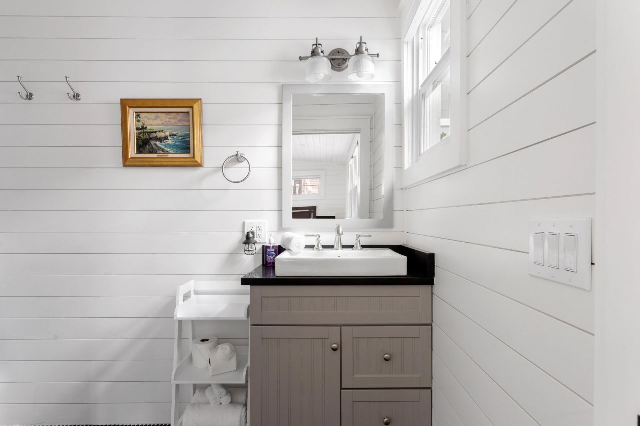 8 Dewey Street Photo 14