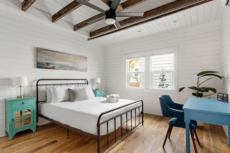 8 Dewey Street Photo 16