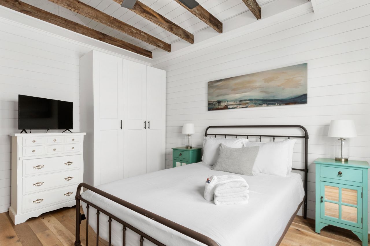 8 Dewey Street Photo 17