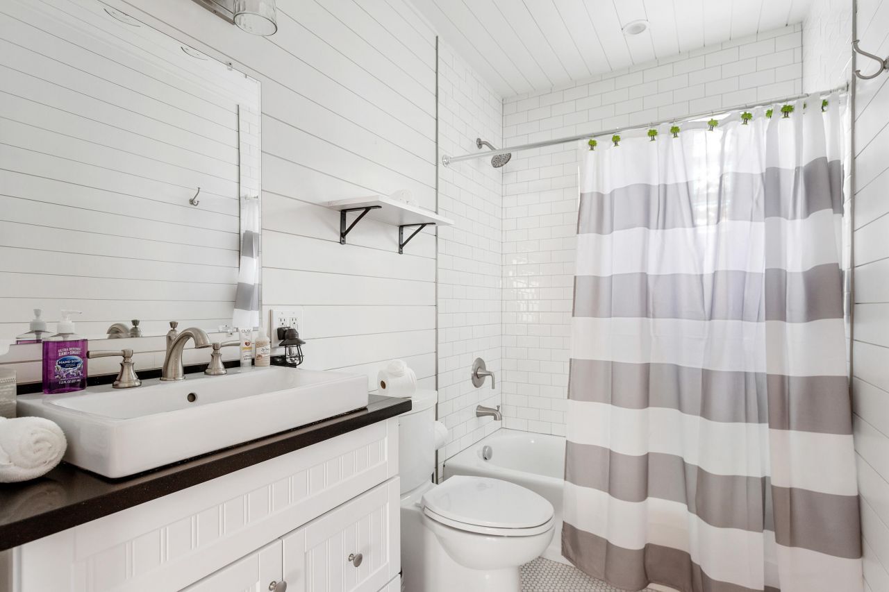 8 Dewey Street Photo 20