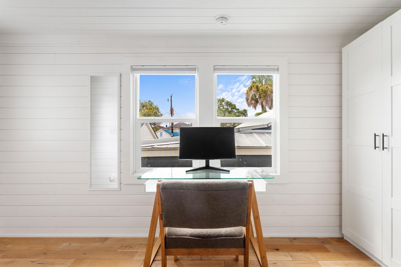 8 Dewey Street Photo 25