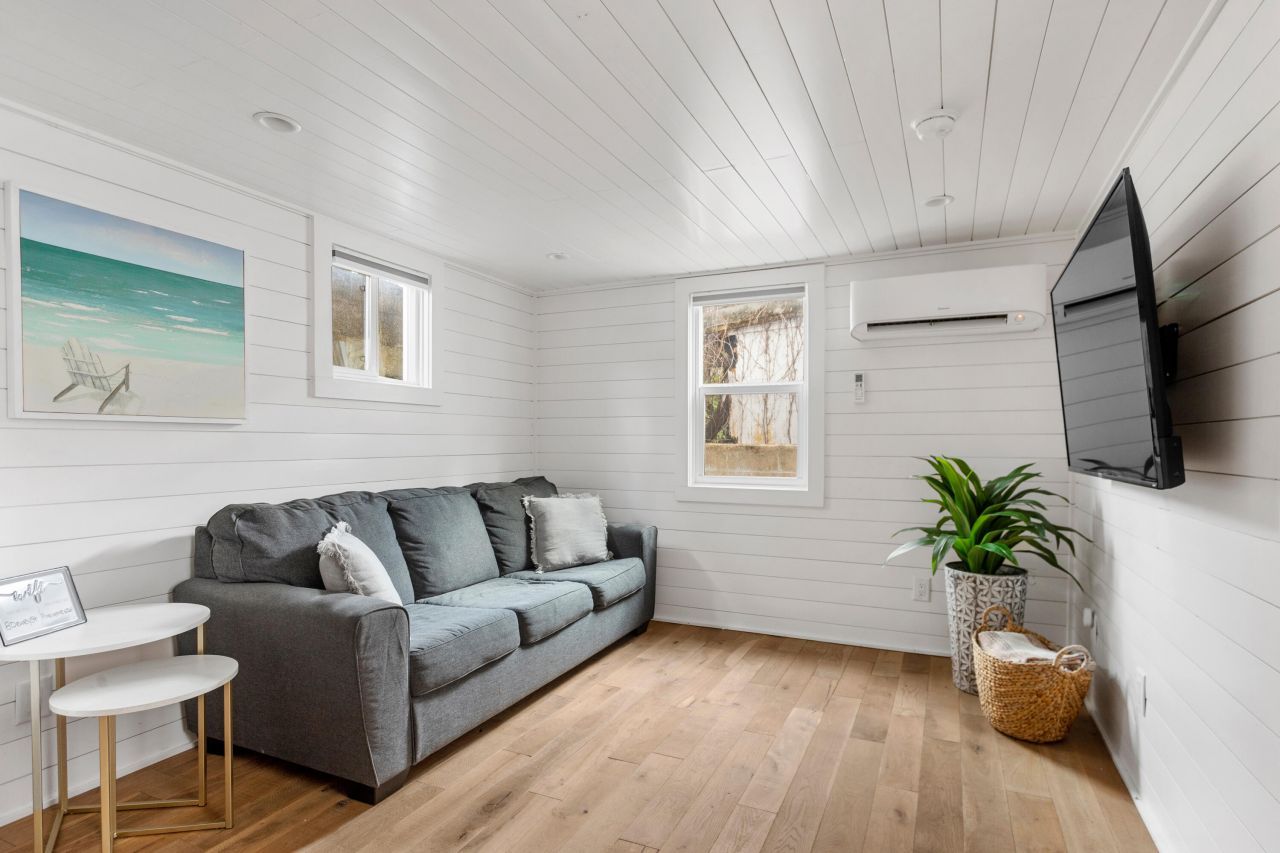 8 Dewey Street Photo 30