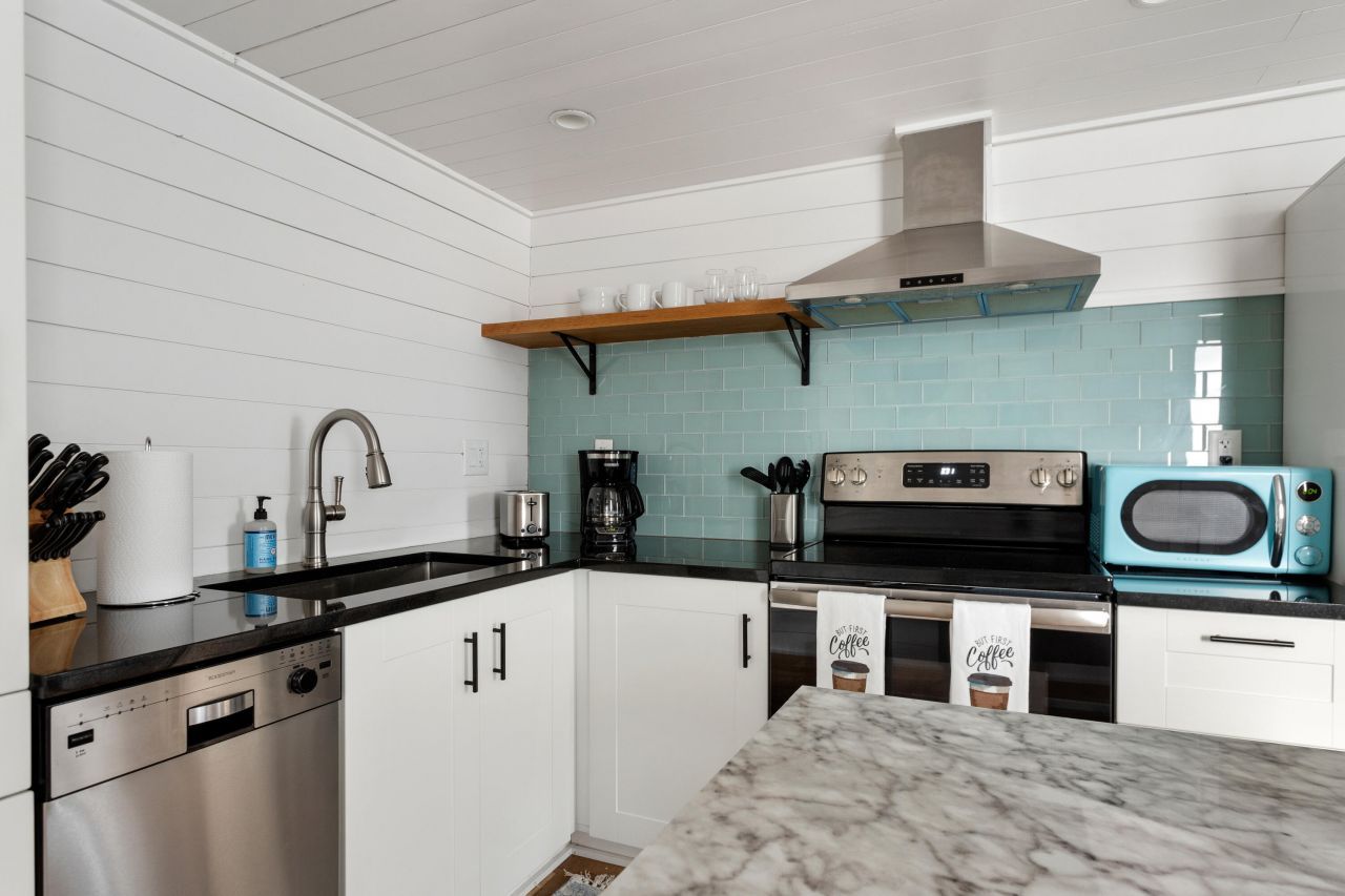 8 Dewey Street Photo 32