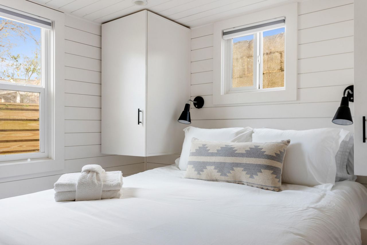 8 Dewey Street Photo 37