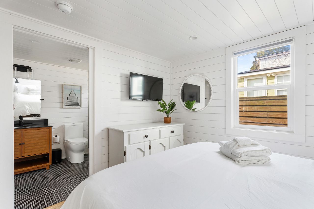 8 Dewey Street Photo 39