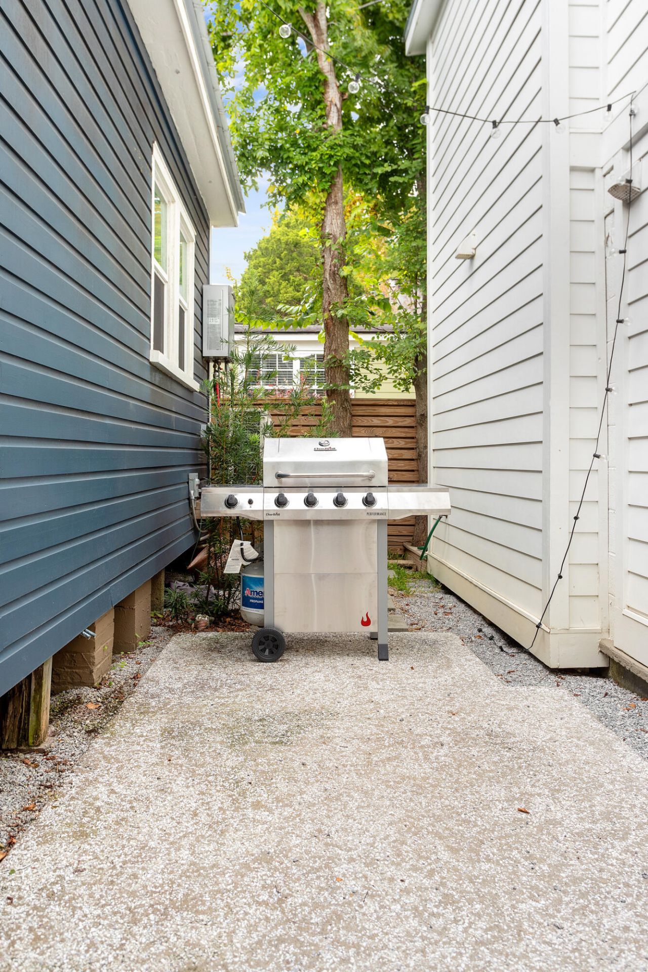 8 Dewey Street Photo 42