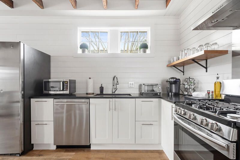 8 Dewey Street Photo 8