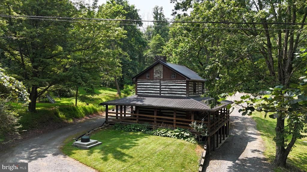 1640 DUNKLEBERGER ROAD, ELLIOTTSBURG, PA 17024