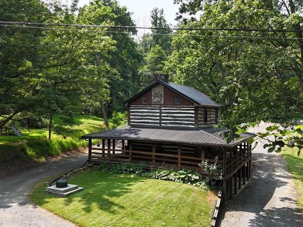 1640 DUNKLEBERGER ROAD, ELLIOTTSBURG, PA 17024