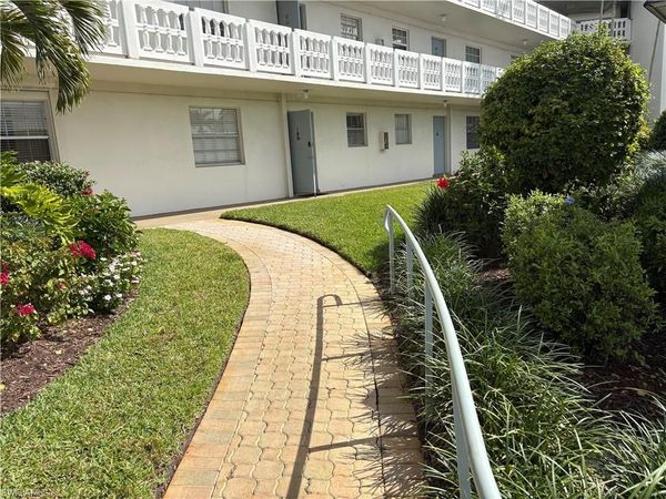 315 Saint Andrews BLVD, Unit A2, NAPLES, FL 34113