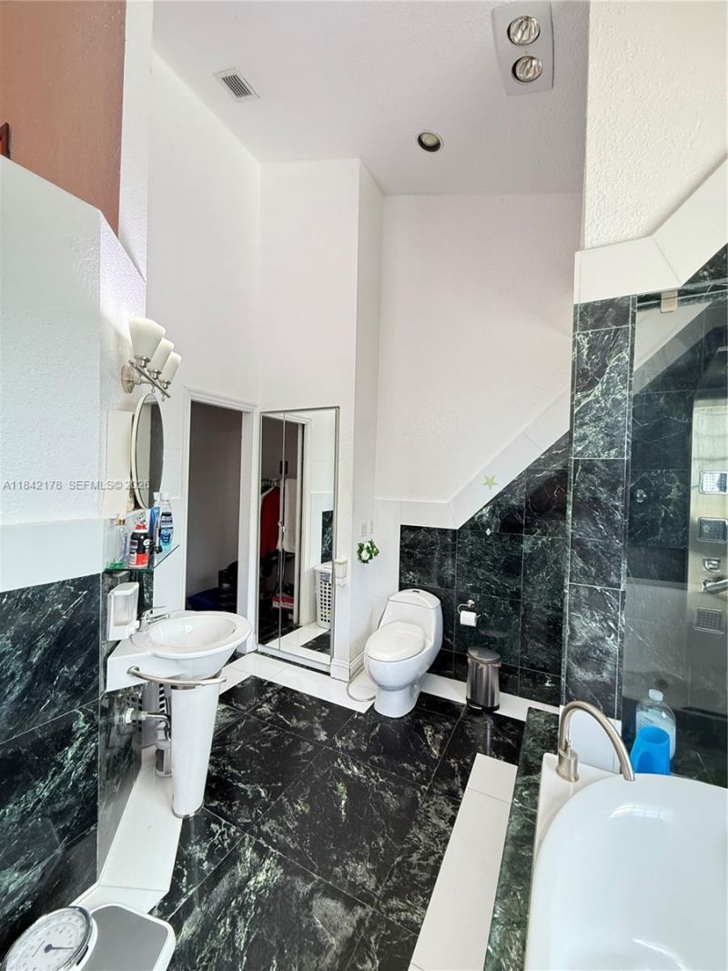 747 W 78th St, Hialeah, FL 33014 Photo