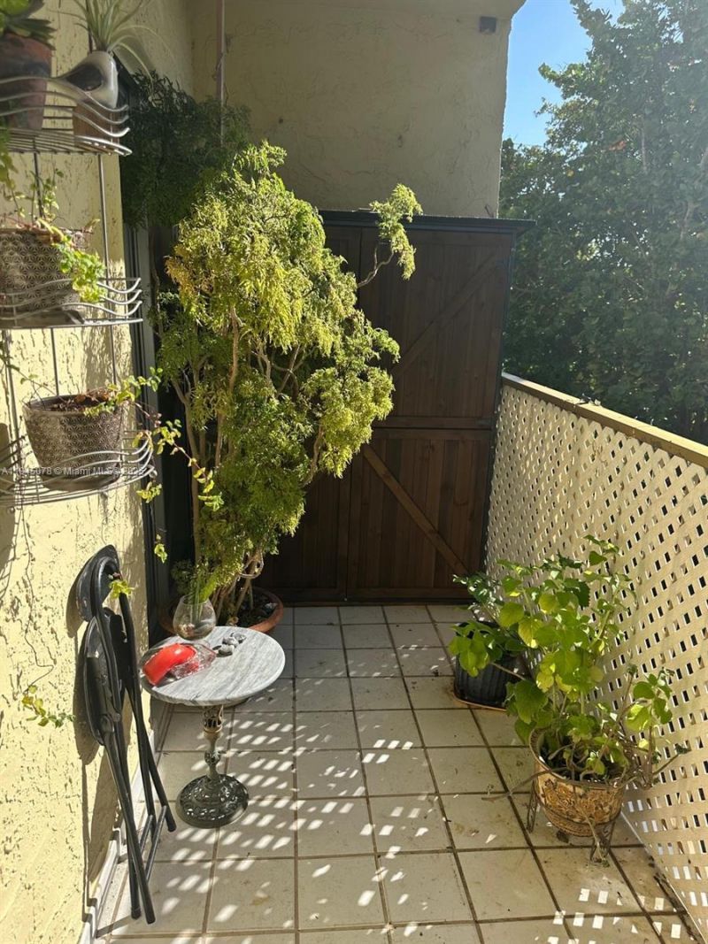 309 S Royal Poinciana Blvd, Unit 302, Miami Springs, FL 33166 Photo