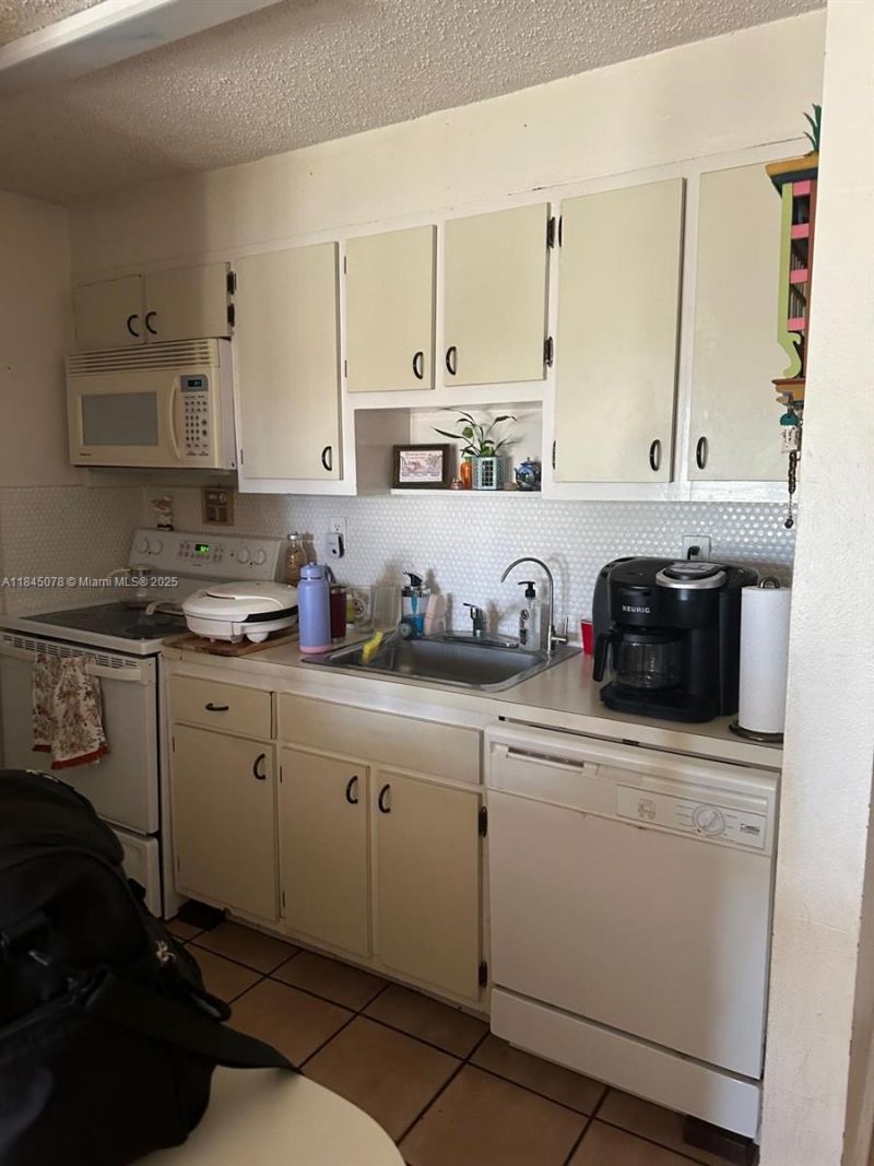 309 S Royal Poinciana Blvd, Unit 302, Miami Springs, FL 33166 Photo