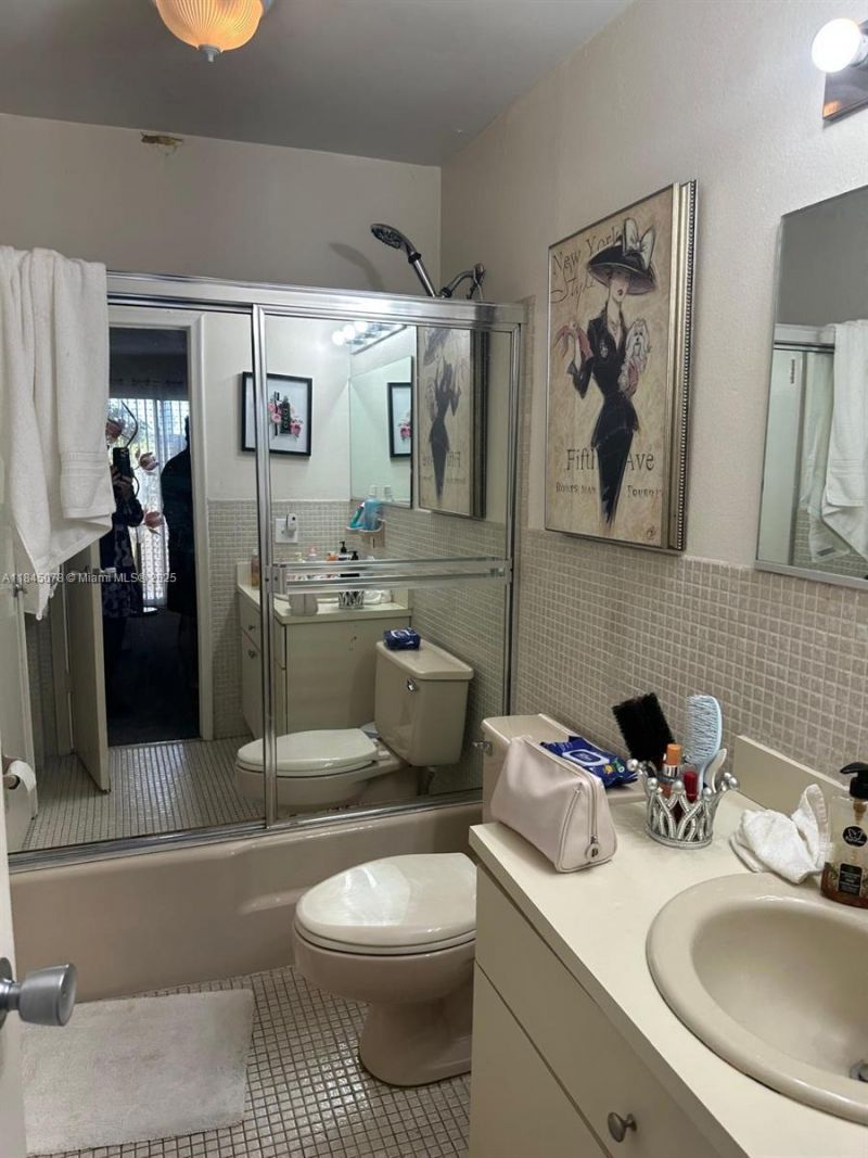 309 S Royal Poinciana Blvd, Unit 302, Miami Springs, FL 33166 Photo