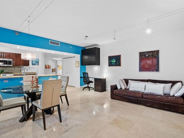 19900 E Country Club Dr, Unit 212, Aventura, FL 33180