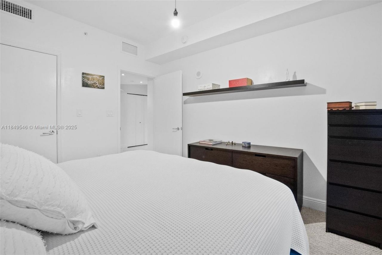 19900 E Country Club Dr, Unit 212, Aventura, FL 33180 Photo