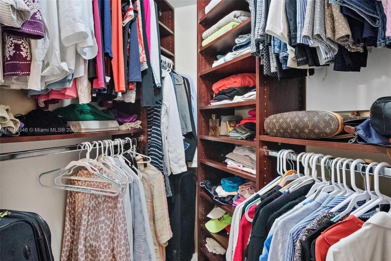 19900 E Country Club Dr, Unit 212, Aventura, FL 33180 Photo