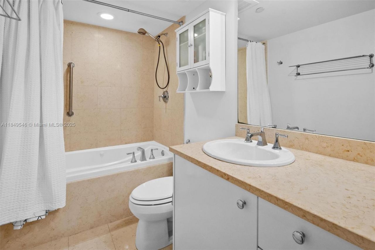 19900 E Country Club Dr, Unit 212, Aventura, FL 33180 Photo