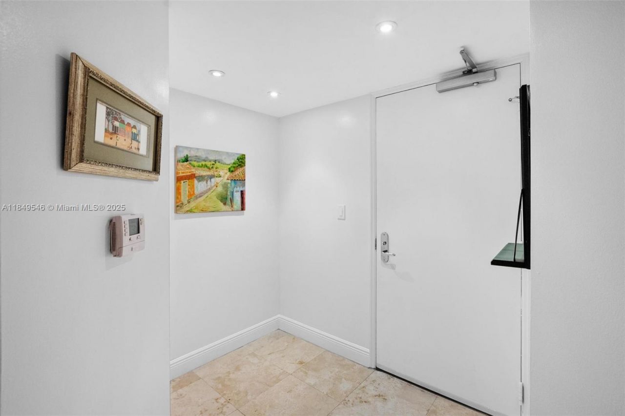 19900 E Country Club Dr, Unit 212, Aventura, FL 33180 Photo