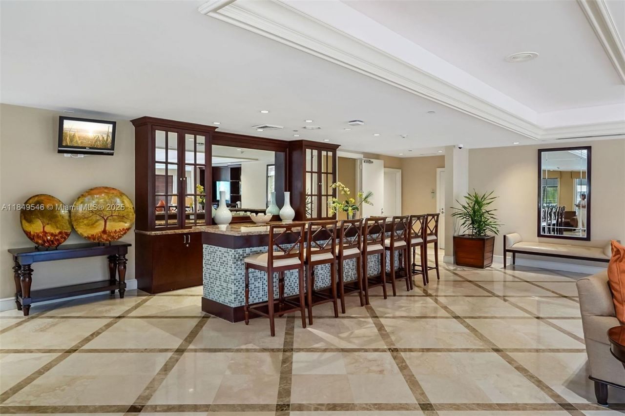 19900 E Country Club Dr, Unit 212, Aventura, FL 33180 Photo