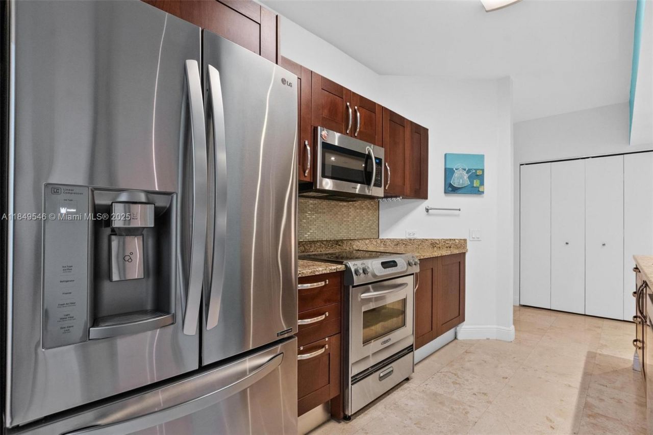 19900 E Country Club Dr, Unit 212, Aventura, FL 33180 Photo