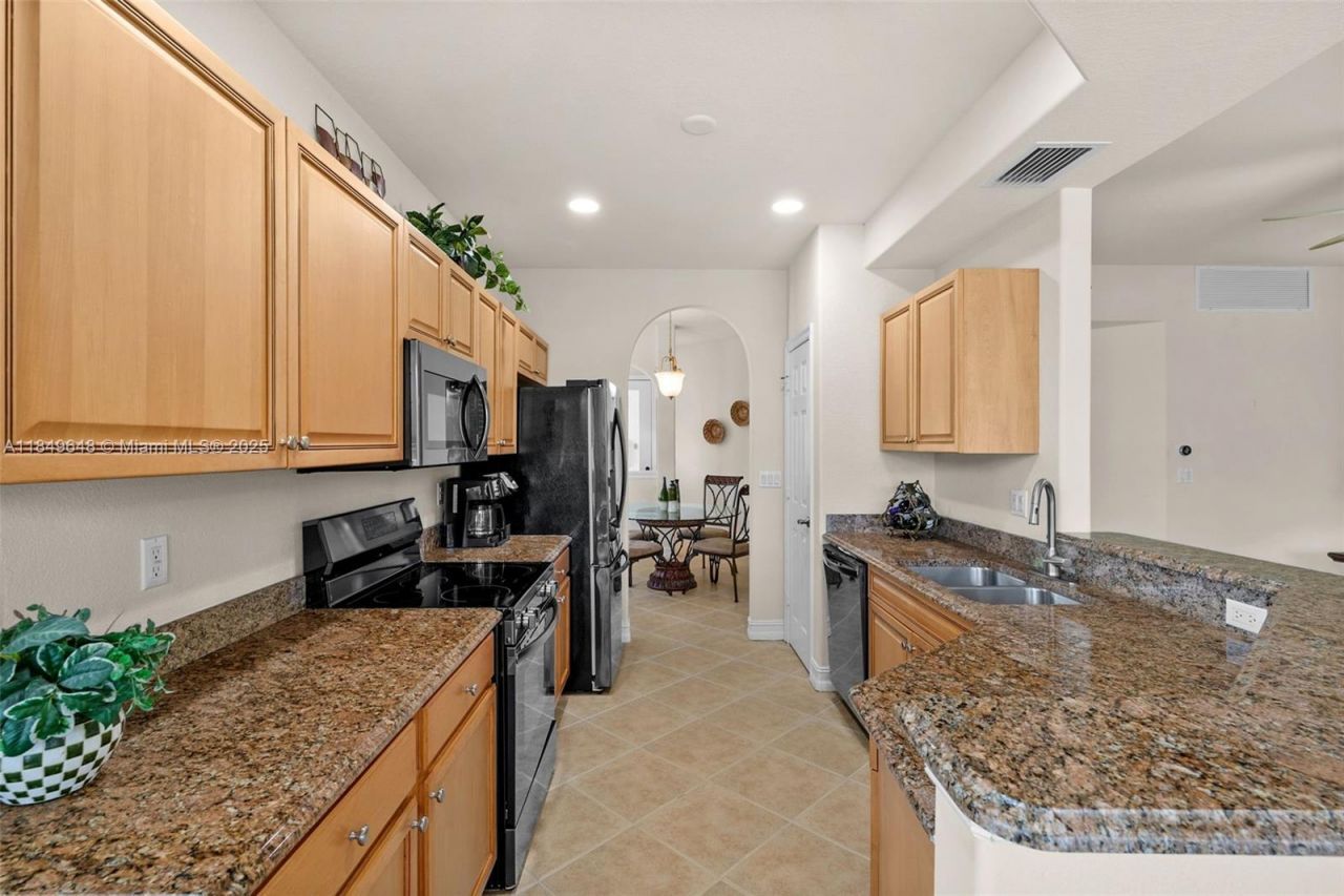 5626 Cape Harbour Dr, Unit 102, Cape Coral, FL 33914 Photo