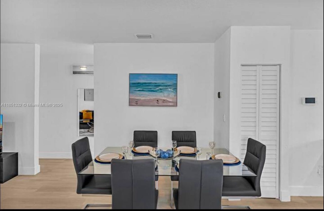 860 NW 17th Ct, Miami, FL 33125 Photo