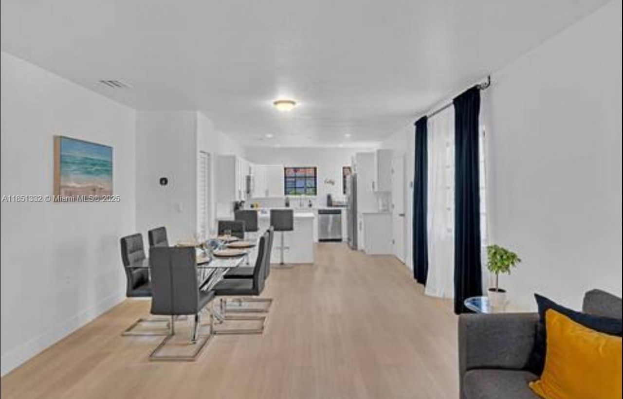 860 NW 17th Ct, Miami, FL 33125 Photo