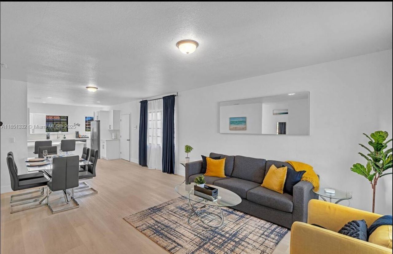 860 NW 17th Ct, Miami, FL 33125 Photo