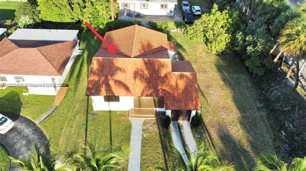 860 NW 17th Ct, Miami, FL 33125 Photo