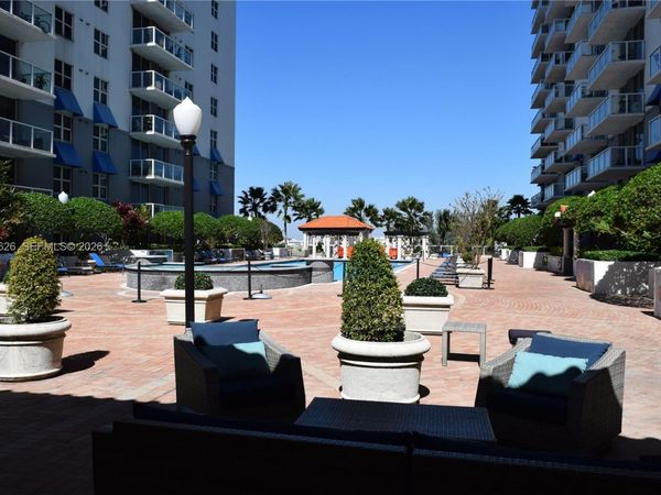 5091 NW 7th St, Unit 711, Miami, FL 33126