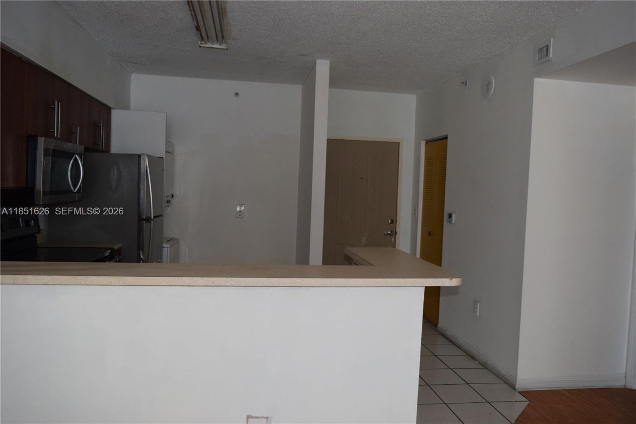 5091 NW 7th St, Unit 711, Miami, FL 33126 Photo