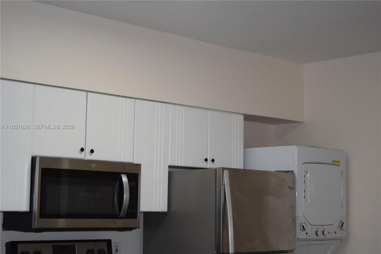 5091 NW 7th St, Unit 711, Miami, FL 33126 Photo
