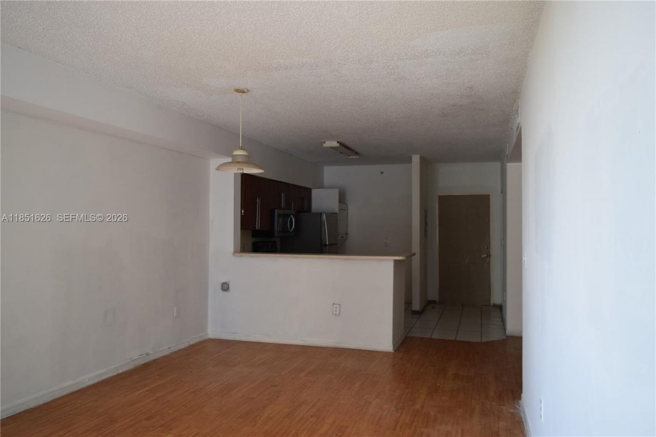 5091 NW 7th St, Unit 711, Miami, FL 33126 Photo