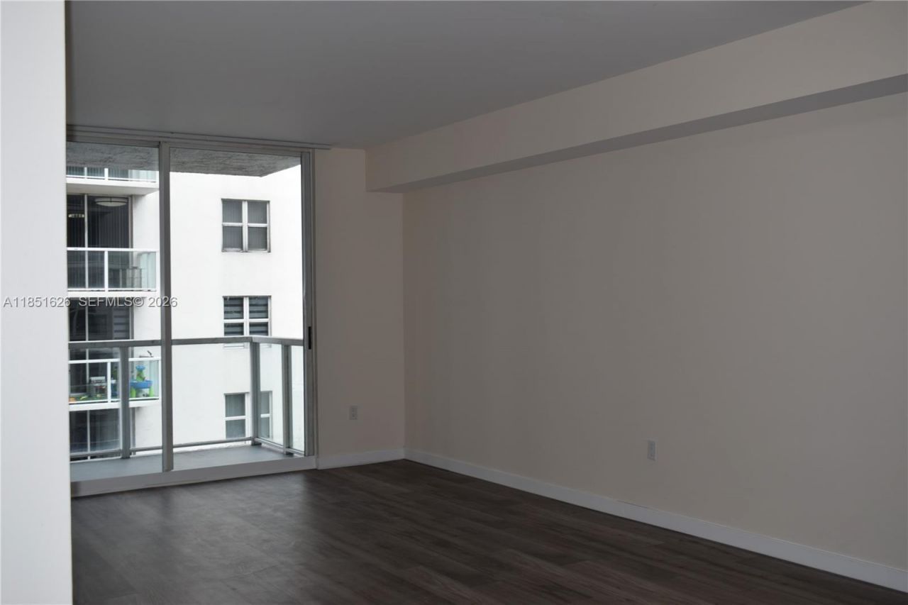 5091 NW 7th St, Unit 711, Miami, FL 33126 Photo