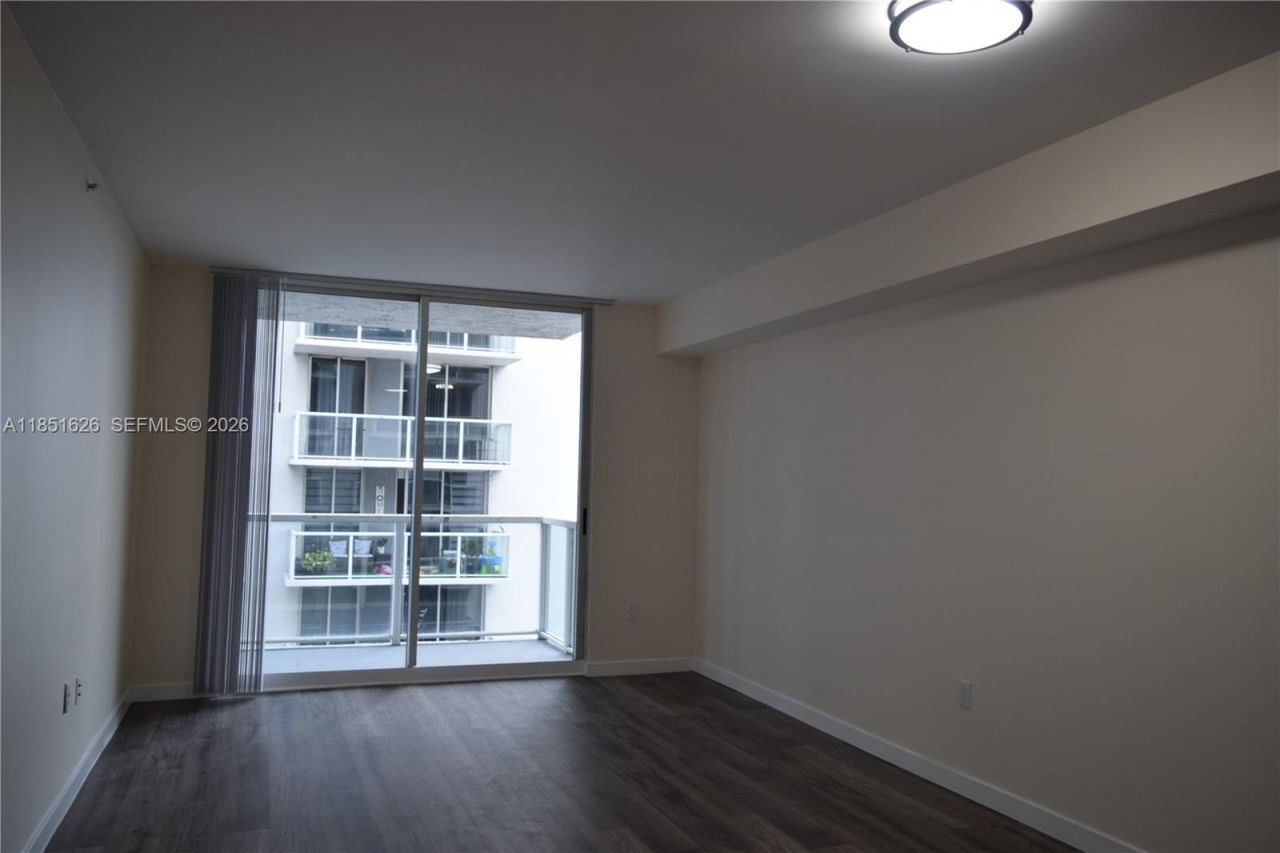 5091 NW 7th St, Unit 711, Miami, FL 33126 Photo