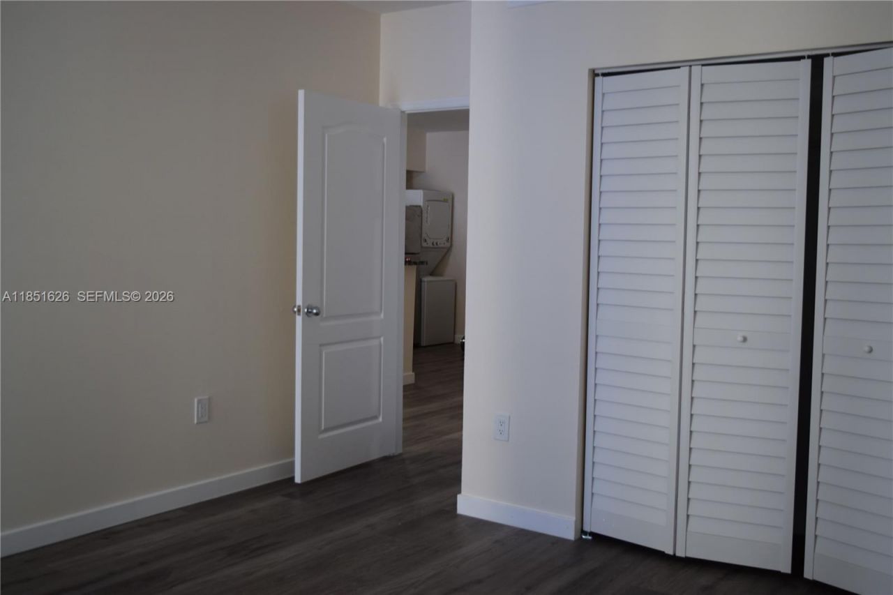 5091 NW 7th St, Unit 711, Miami, FL 33126 Photo