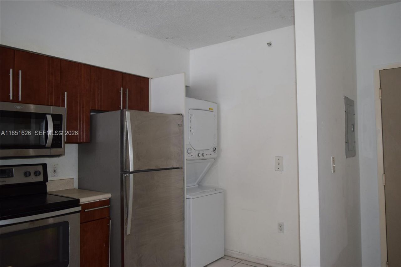 5091 NW 7th St, Unit 711, Miami, FL 33126 Photo