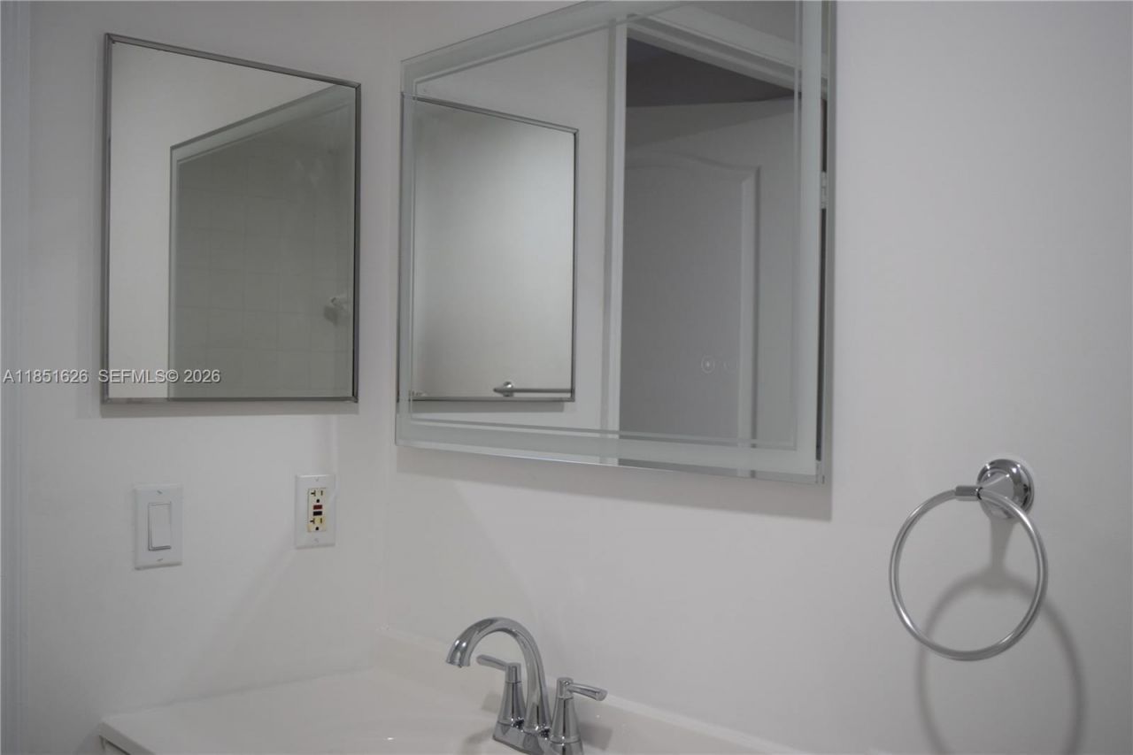 5091 NW 7th St, Unit 711, Miami, FL 33126 Photo