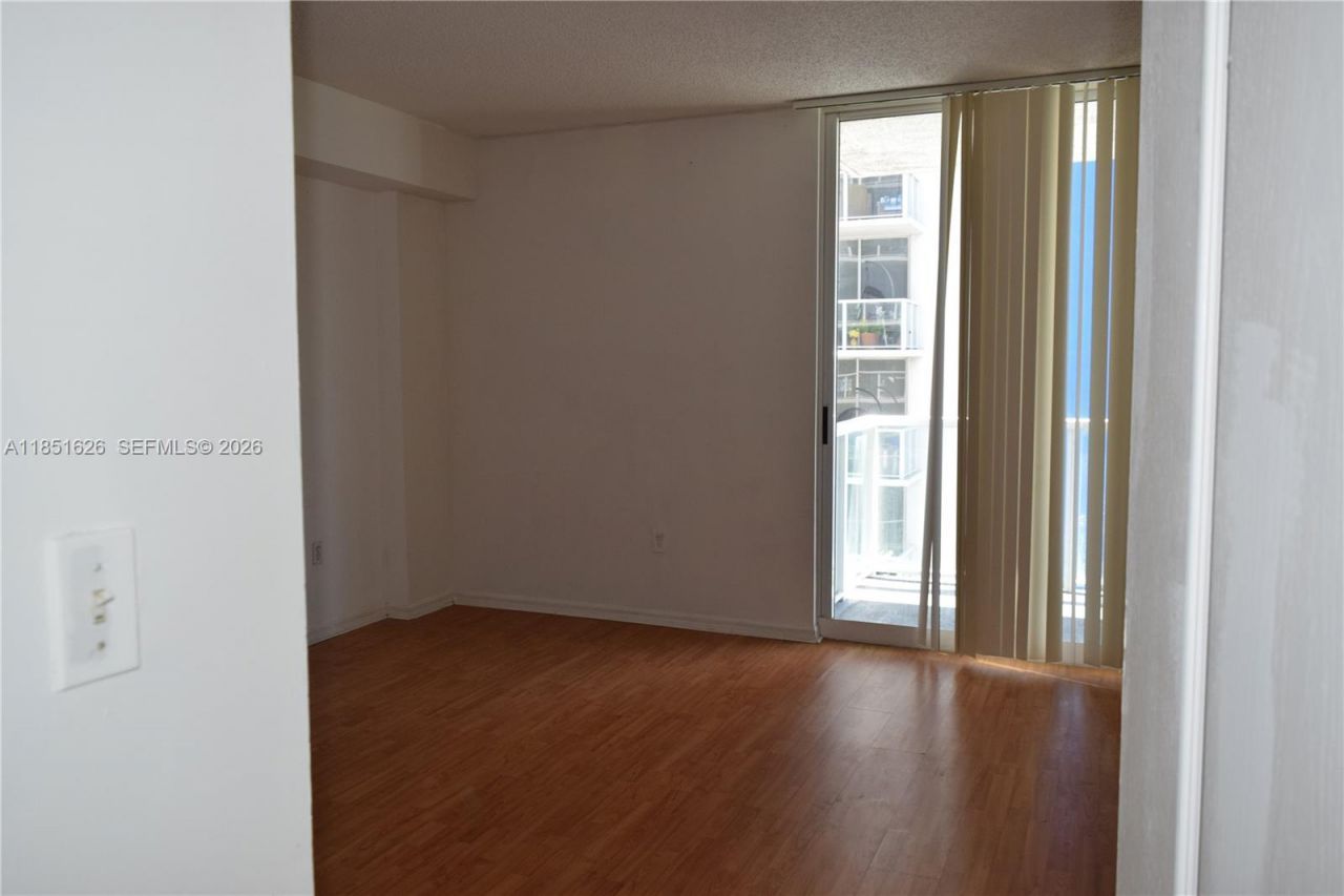 5091 NW 7th St, Unit 711, Miami, FL 33126 Photo