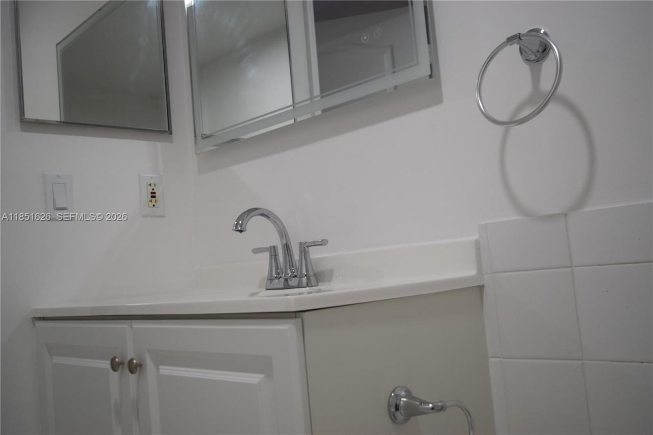 5091 NW 7th St, Unit 711, Miami, FL 33126 Photo