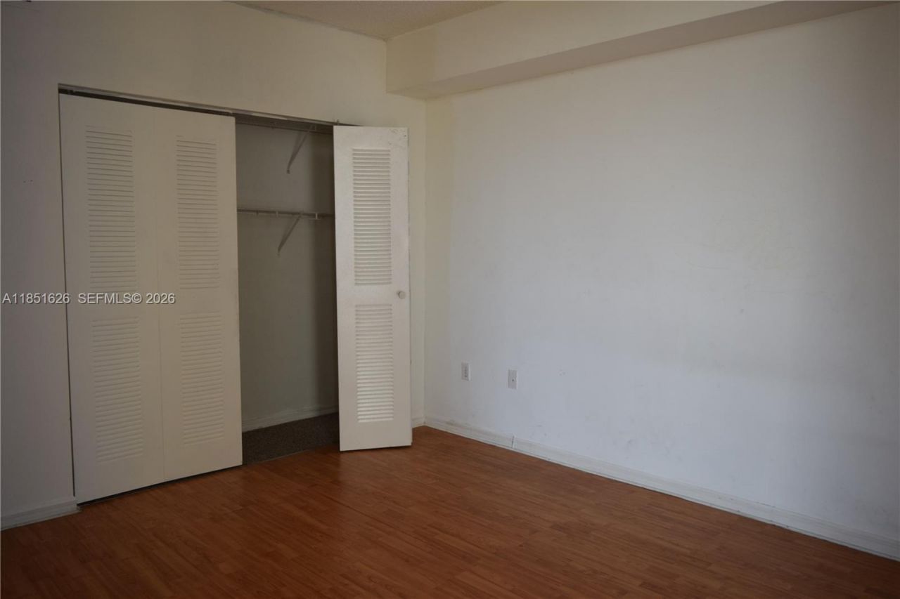 5091 NW 7th St, Unit 711, Miami, FL 33126 Photo