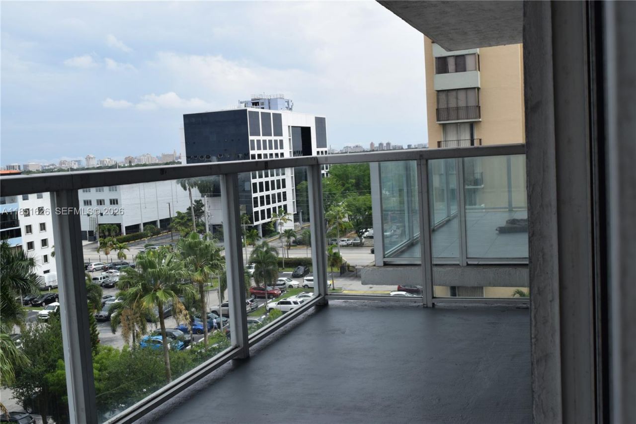 5091 NW 7th St, Unit 711, Miami, FL 33126 Photo